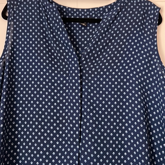 Blue polyester blouse, front and back pleats - Picture 2 of 4